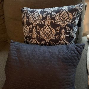 2Decor Pillows